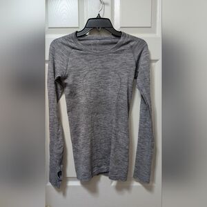 Lululemon Swiftly Long Sleeve Shirt Size 4 Dark Gray Heather Thumb Hole